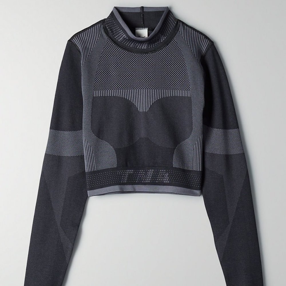 Aritzia TNA Ventura Long Sleeve Crop Top XS/S